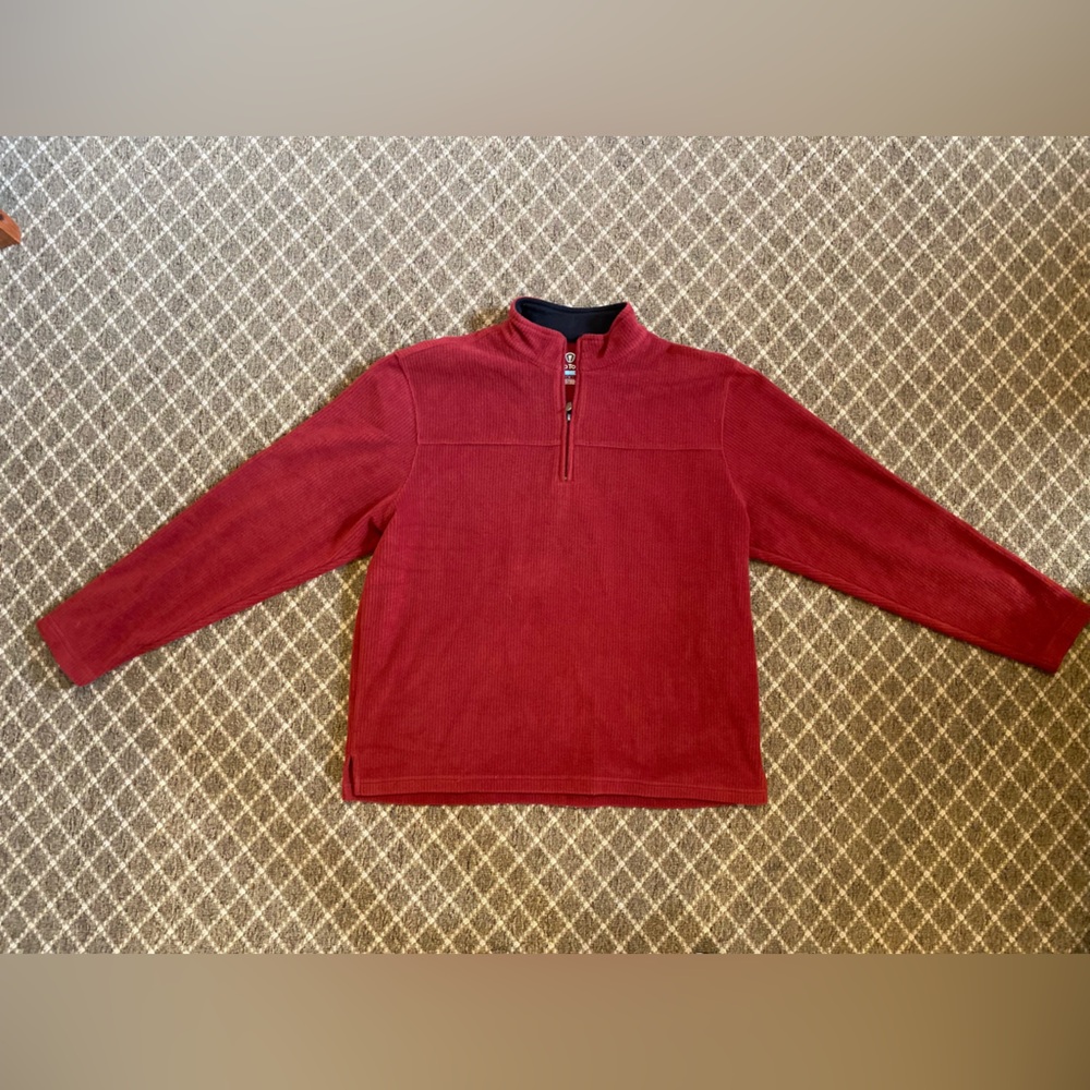 Men’s Pro Tour pull over, size large